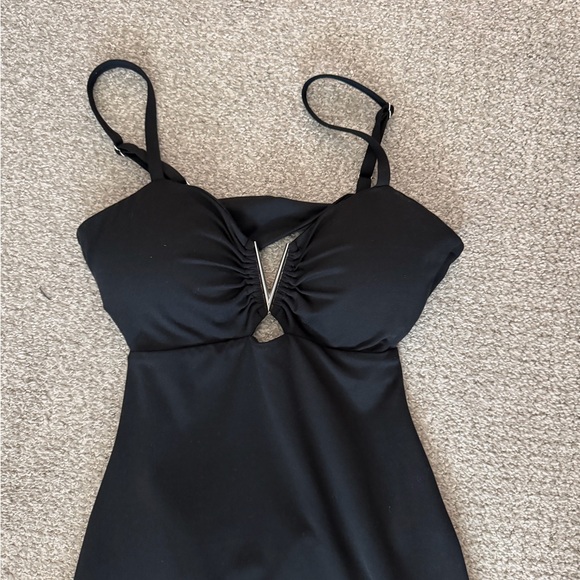 Bombshell Sportswear Hourglass Black Midi Dress - Picture 4 of 6